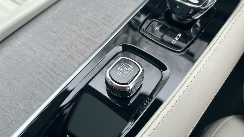 Volvo XC90 2.0 T8 [455] RC PHEV Ultimate Dark 5dr AWD Gtron Estate